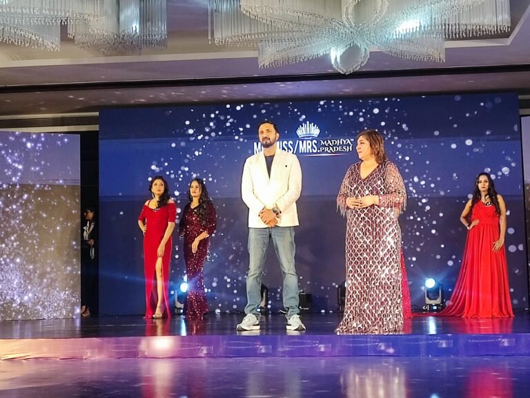 Sumit Dubey receiving an award